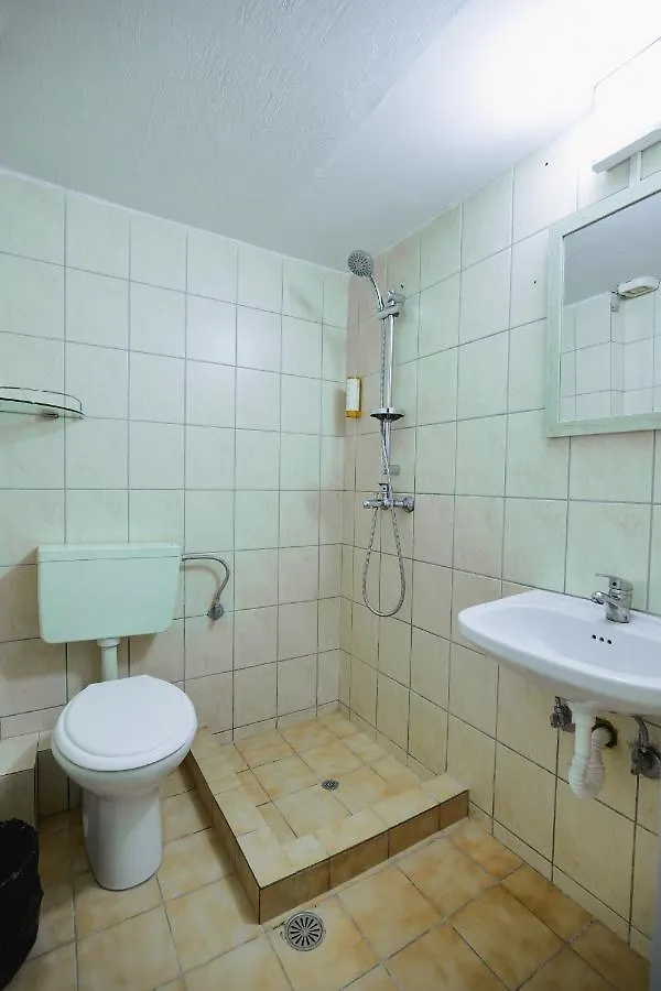 Mema Rooms Himara Szálloda